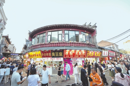 “烟火气”点燃夏夜经济！济南芙蓉街暑期人气爆棚