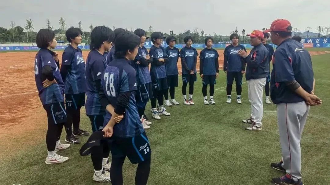 济南三中女子垒球队获全国季军