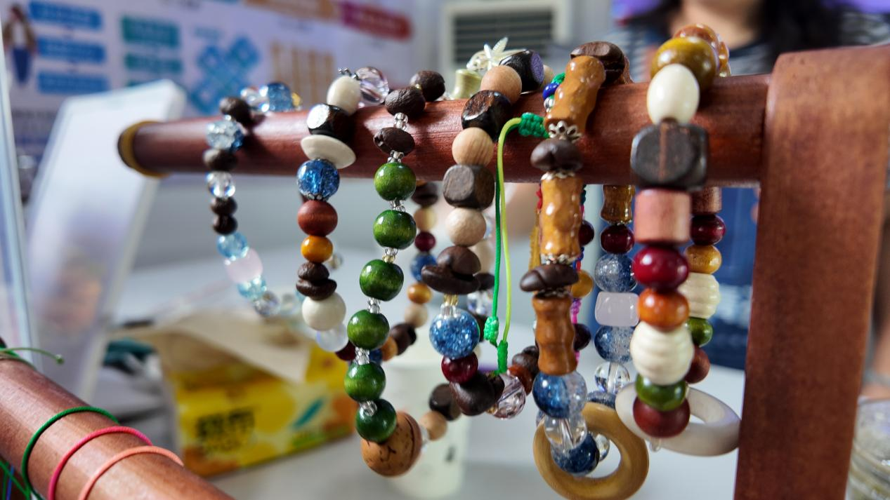 融媒·见证丨社区探索培育社会企业,居民家门口享受“全龄服务”——“社区公司”的新尝试