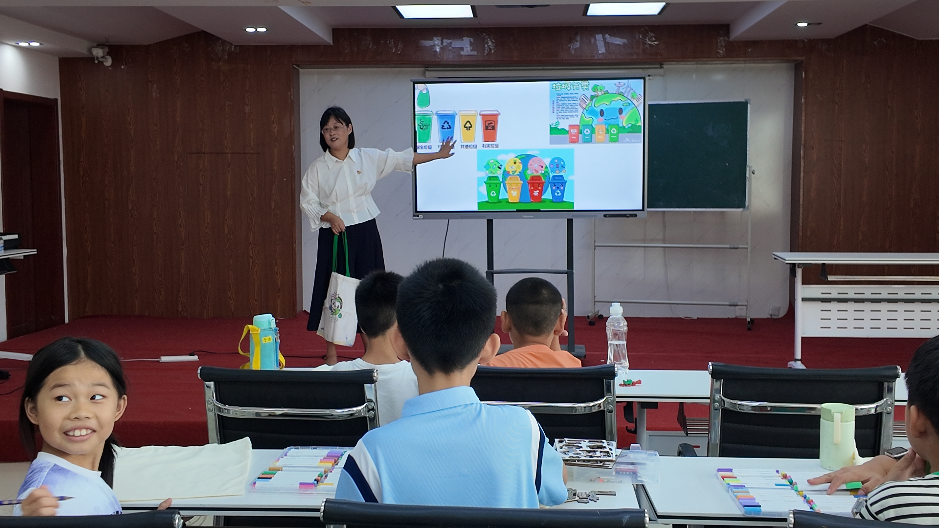 融媒·见证丨社区探索培育社会企业,居民家门口享受“全龄服务”——“社区公司”的新尝试