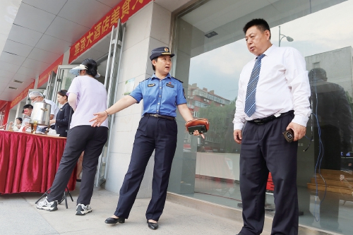 融媒·先锋丨执法有尺度，服务有温度——烟火中的“方与圆”