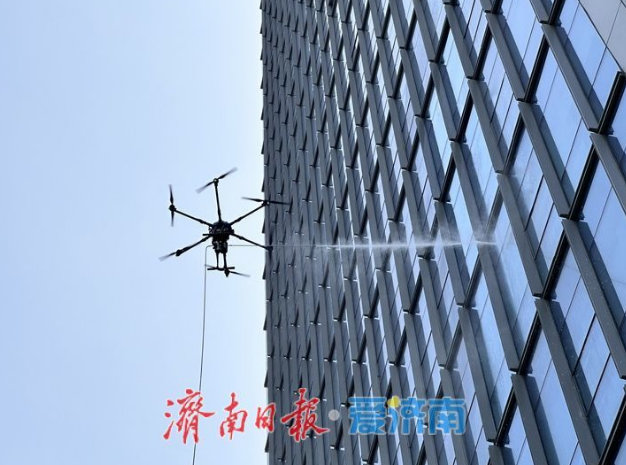 6级以下风力可稳定作业 济南市成功完成无人机玻璃幕墙清洗场景试验