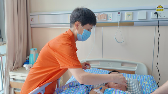 融媒·见证丨长护险落地公立医院，告别“一人失能、全家失衡”——​“一张床”暖了五千家