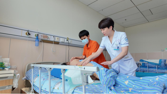 融媒·见证丨长护险落地公立医院，告别“一人失能、全家失衡”——​“一张床”暖了五千家