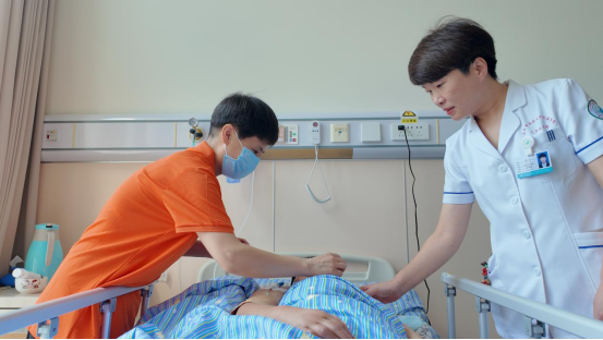 融媒·见证丨长护险落地公立医院，告别“一人失能、全家失衡”——​“一张床”暖了五千家