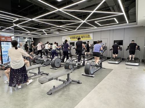记者实探立秋后健身房：市民锻炼热度不减，自助健身房和团购健身卡受宠