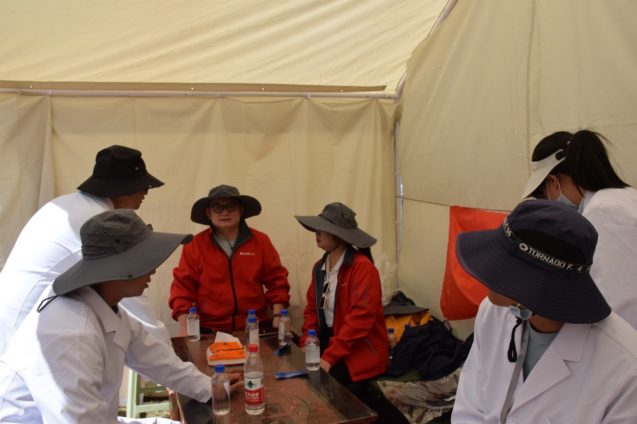 阳光人寿广东分公司慰问援藏医疗队 用保险守护高原“医者仁心”