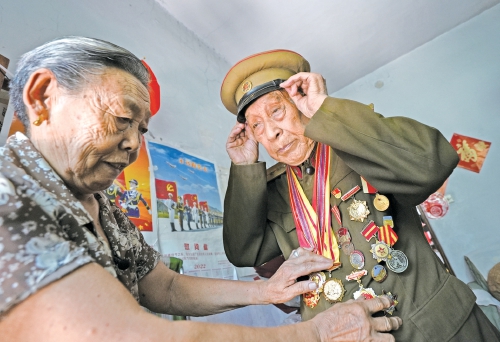 百岁老兵滕西远：“祖国需要，我随时报到”