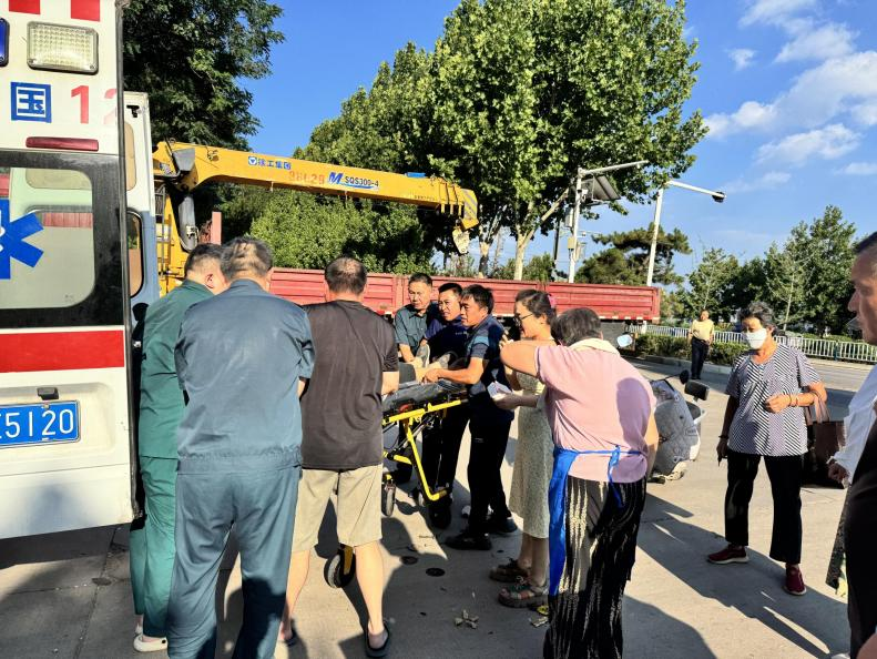 烈日救援显担当——中国电信泰安分公司紧急救助摔倒老人