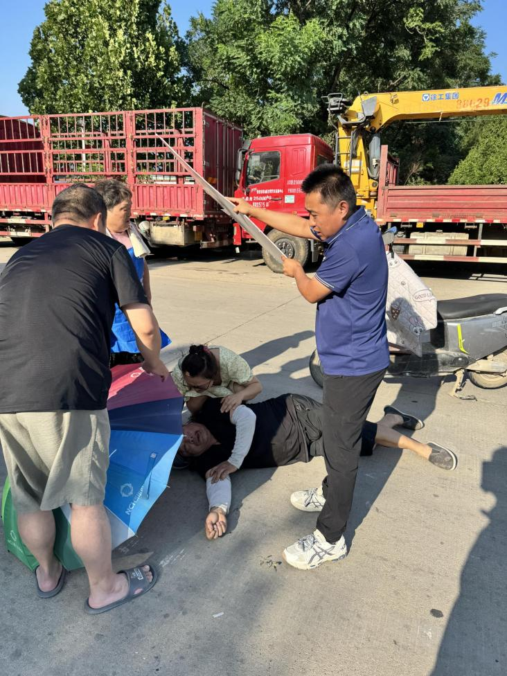 烈日救援显担当——中国电信泰安分公司紧急救助摔倒老人