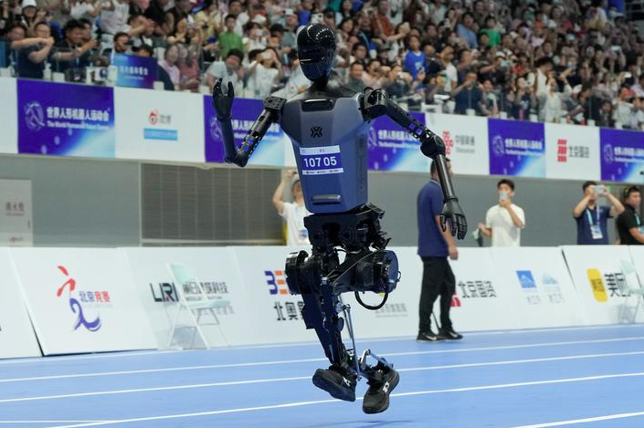 '세계 휴머노이드 로봇 운동회' 베이징서 막 내려...100m 결승 21.50초 기록