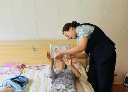 民生银行济南西城支行:上门服务显担当 暖心关怀践初心