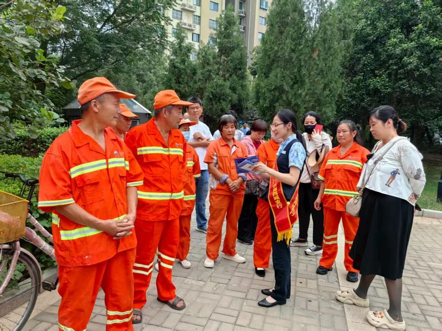 民生银行济南西城支行走进道德街街道:夏日送清凉,反诈护平安