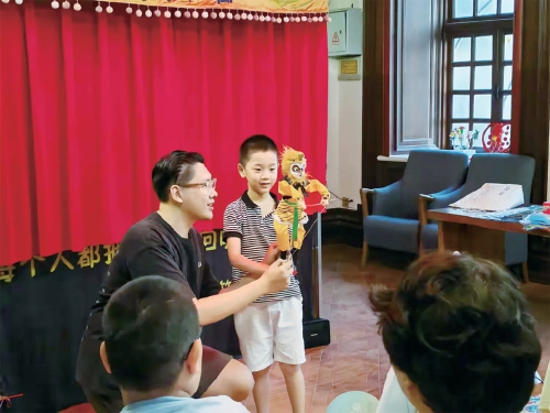 吹散“看护焦虑”的社区清风 济南基层用诚意服务为孩子们拼出缤纷假期