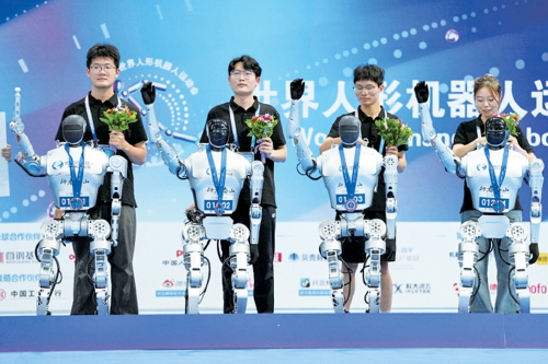 “行者泰山”在2025世界人形机器人运动会上斩获佳绩 济南造机器人为什么行？