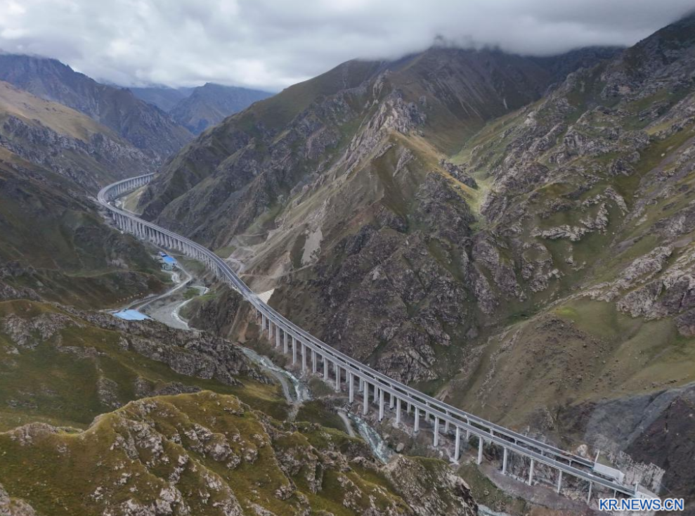 中 신장위구르자치구 우루무치~위리 고속도로 연말 개통 ‘이상무’