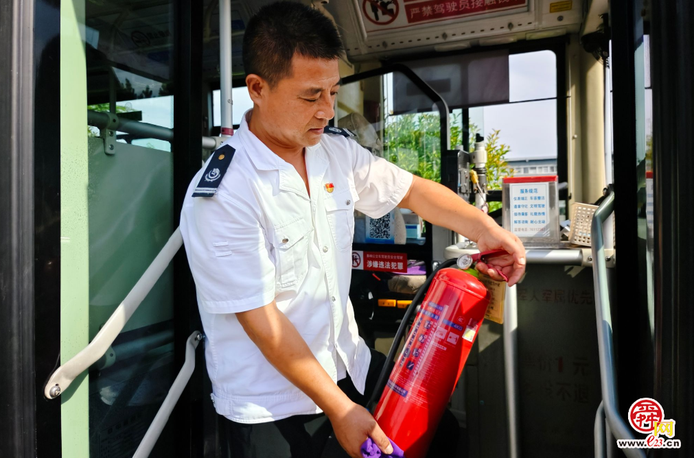 融媒·画像丨30万公里路上的“太平”守护——十米车厢,移动的“侠客”江湖