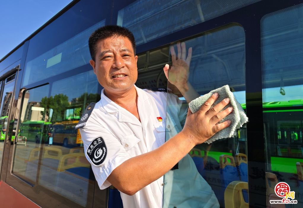 融媒·画像丨30万公里路上的“太平”守护——十米车厢,移动的“侠客”江湖