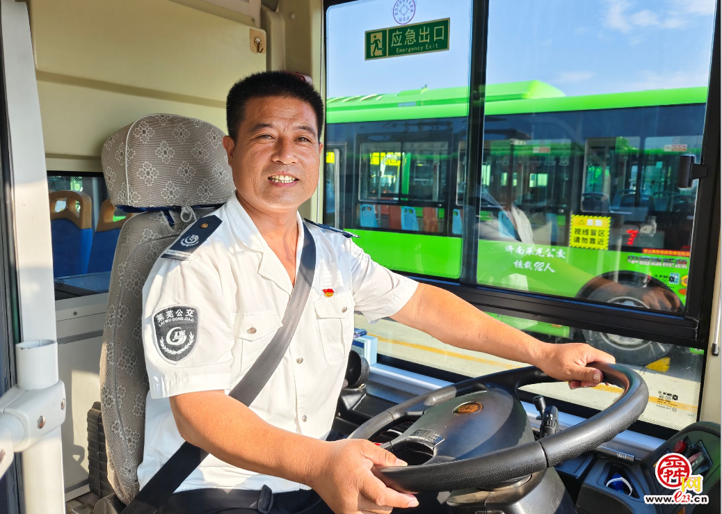 融媒·画像丨30万公里路上的“太平”守护——十米车厢,移动的“侠客”江湖