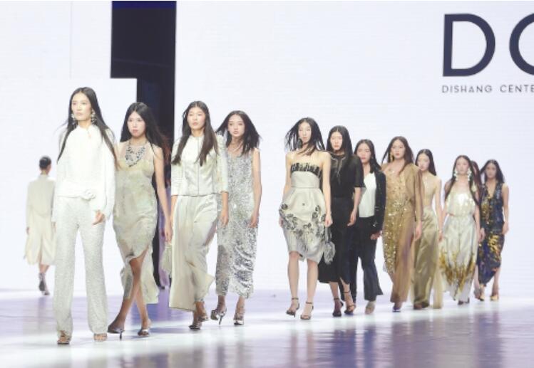 泉韵泺裳 潮起未来 2025济南时装周启幕