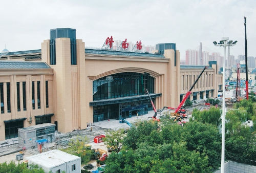 “济南站”站名亮相北站房