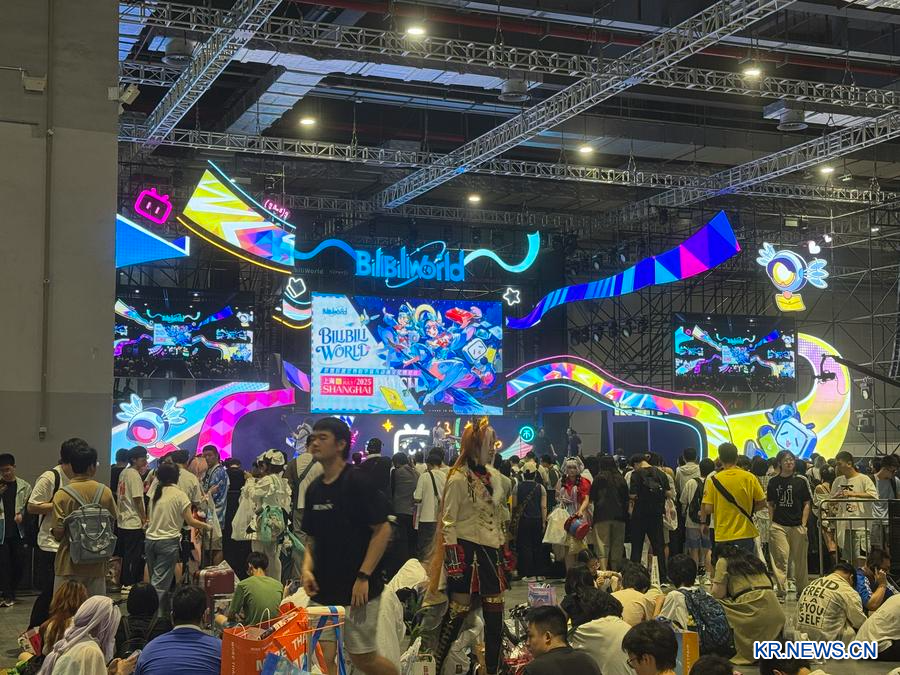 '덕질'하는 김에 관광까지...中 Z세대 움직이는 '이차원' 문화