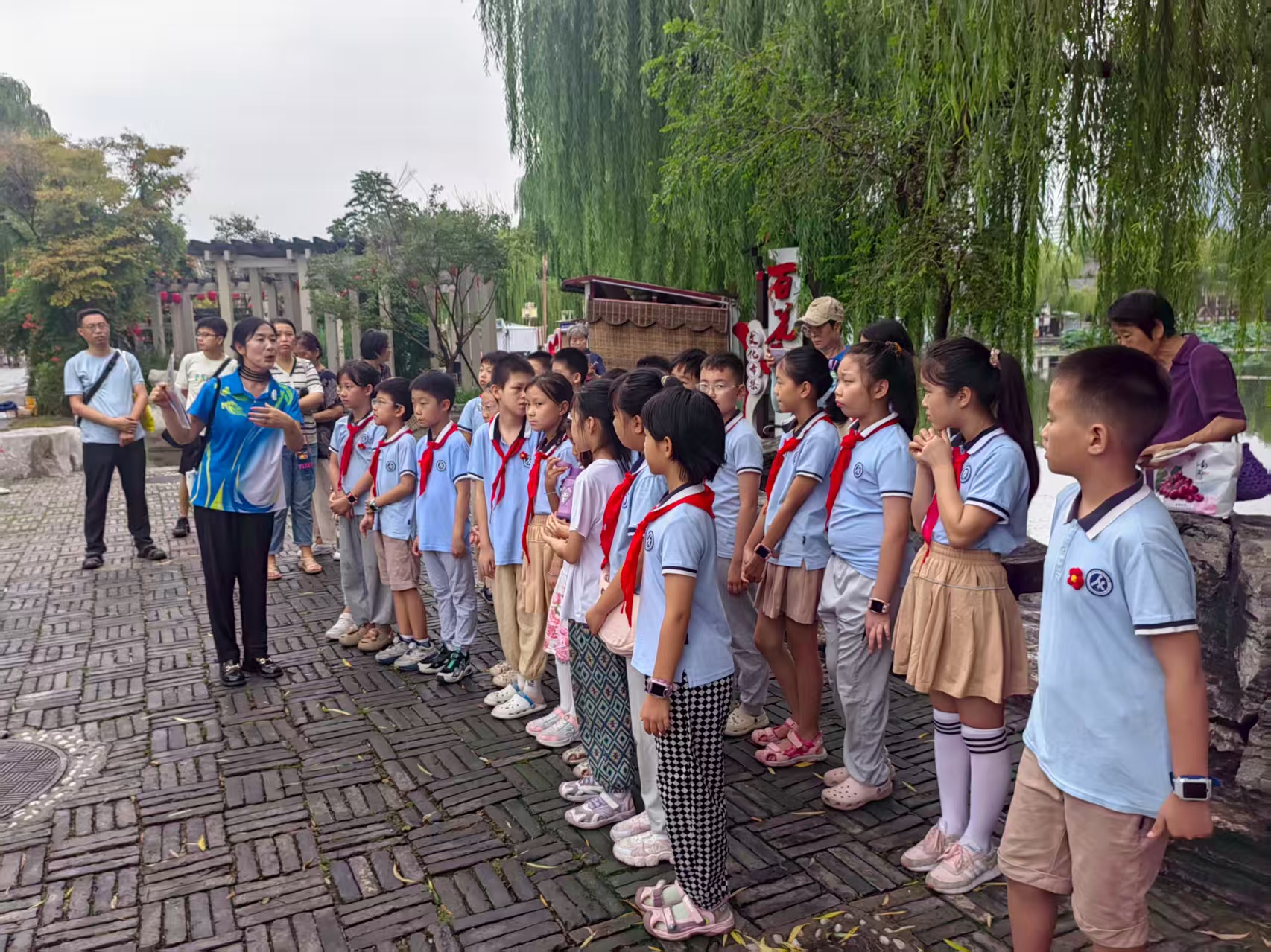 山东师范大学附属小学四(一)中队开展“听老济南人讲古城建筑之美”主题寻访实践活动