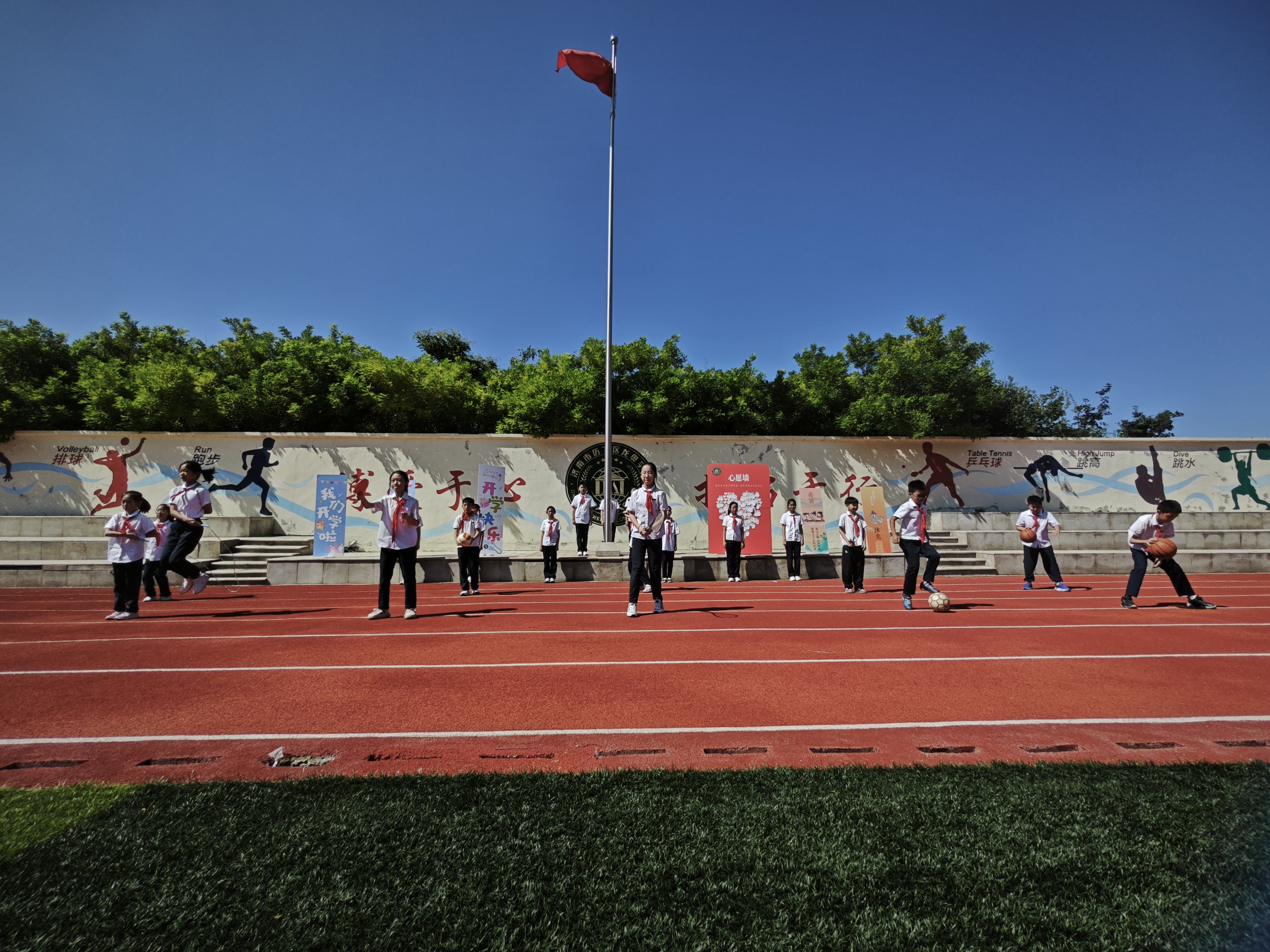 济南市历下区龙奥学校“体育筑基强中国，青春逐梦耀历下”主题开学典礼