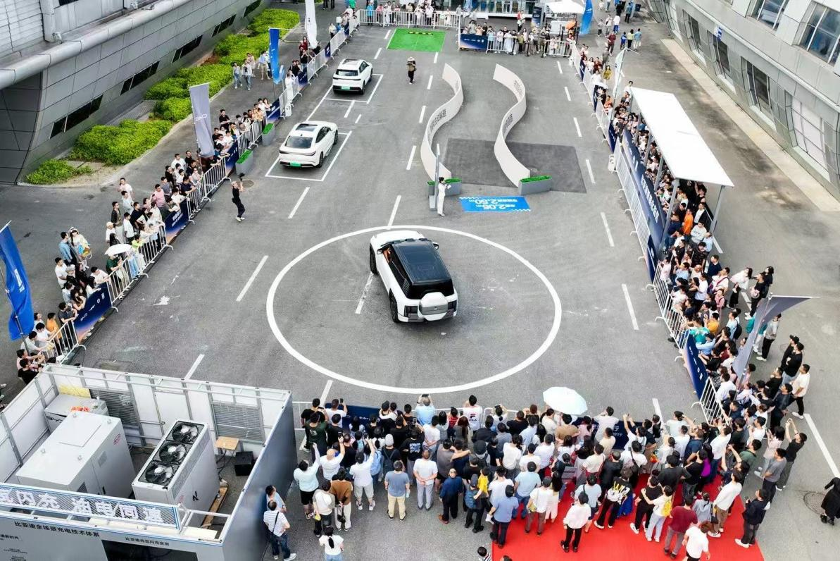 2025比亚迪智能化街区巡展登陆济南 齐鲁秋季车展演绎技术普惠