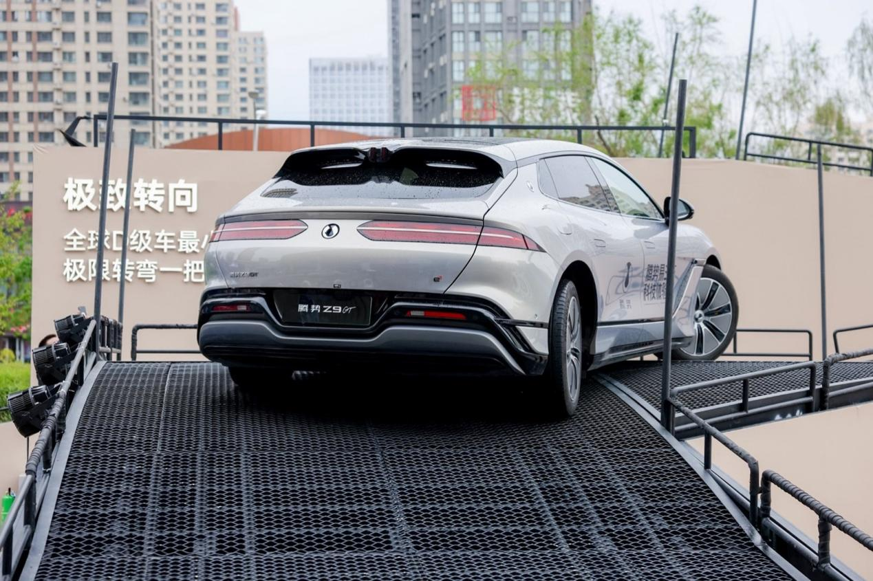 2025比亚迪智能化街区巡展登陆济南 齐鲁秋季车展演绎技术普惠