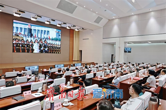 全市干部群众认真收听收看纪念中国人民抗日战争暨世界反法西斯战争胜利80周年大会