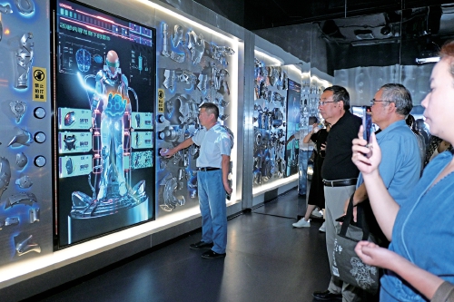 华东首家仿生人形机器人文旅综合体落地济南