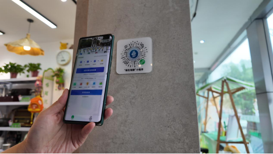 融媒·见证丨一本《时间简史》换一把芹菜，一次志愿积分换一桶油——绿色能量的奇妙循环