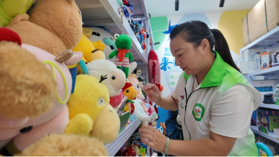 融媒·见证丨一本《时间简史》换一把芹菜，一次志愿积分换一桶油——绿色能量的奇妙循环