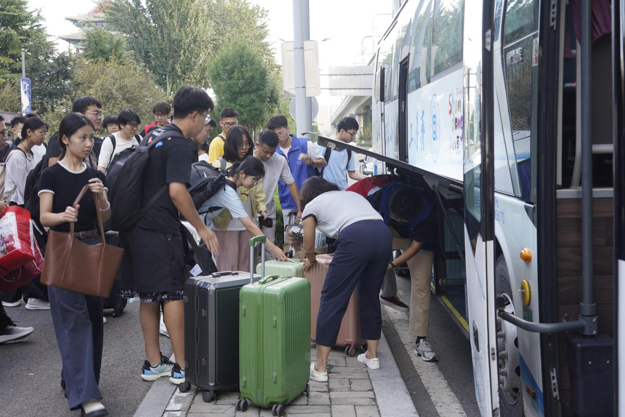 专车温暖学子返校路——“回家啦”