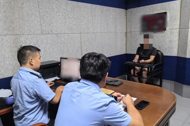 一主播使用本地方言进行低俗直播，被警方拘留