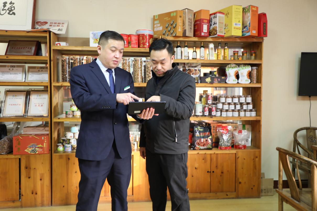 邮储银行济南市分行金融助力万亩核桃铺富路