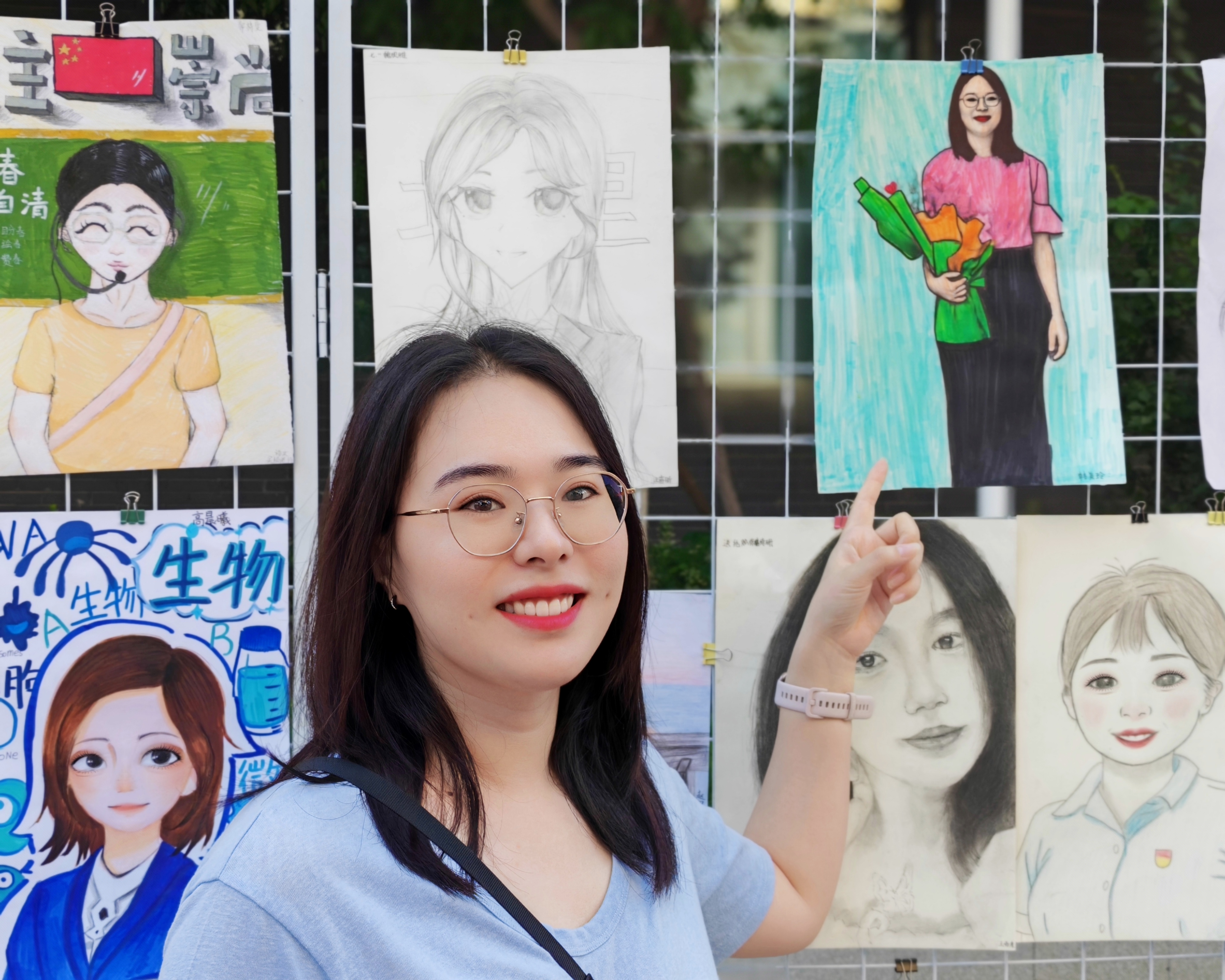 一眼认出你，孩子的画笔下，最美的你