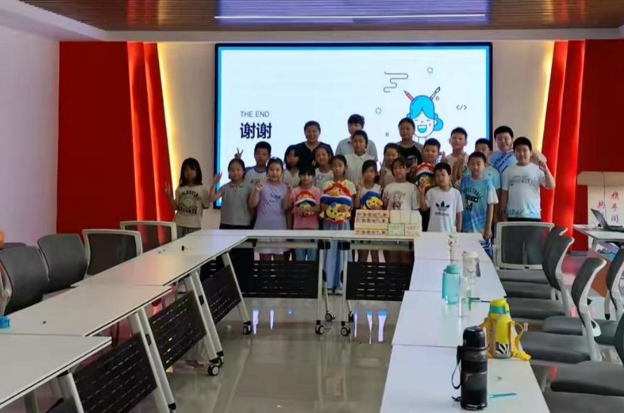 建行济南济阳支行:为社区小朋友赠送人民币反假知识“大礼包”