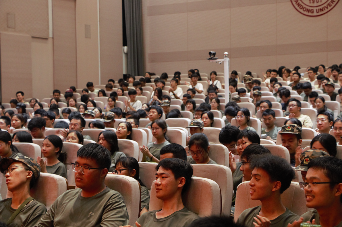 做一名“大写”的齐鲁医学人——王兴步做客“医路成长”讲坛为新生讲授第一课