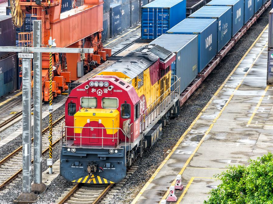 В январе-августе 2025 года число отправлений грузовых поездов 