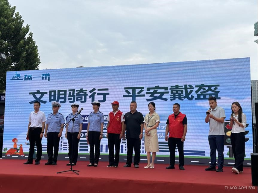 “文明骑行,平安戴盔”平安产险菏泽中心支公司安全守护公益行动在菏泽佳和城广场成功举办