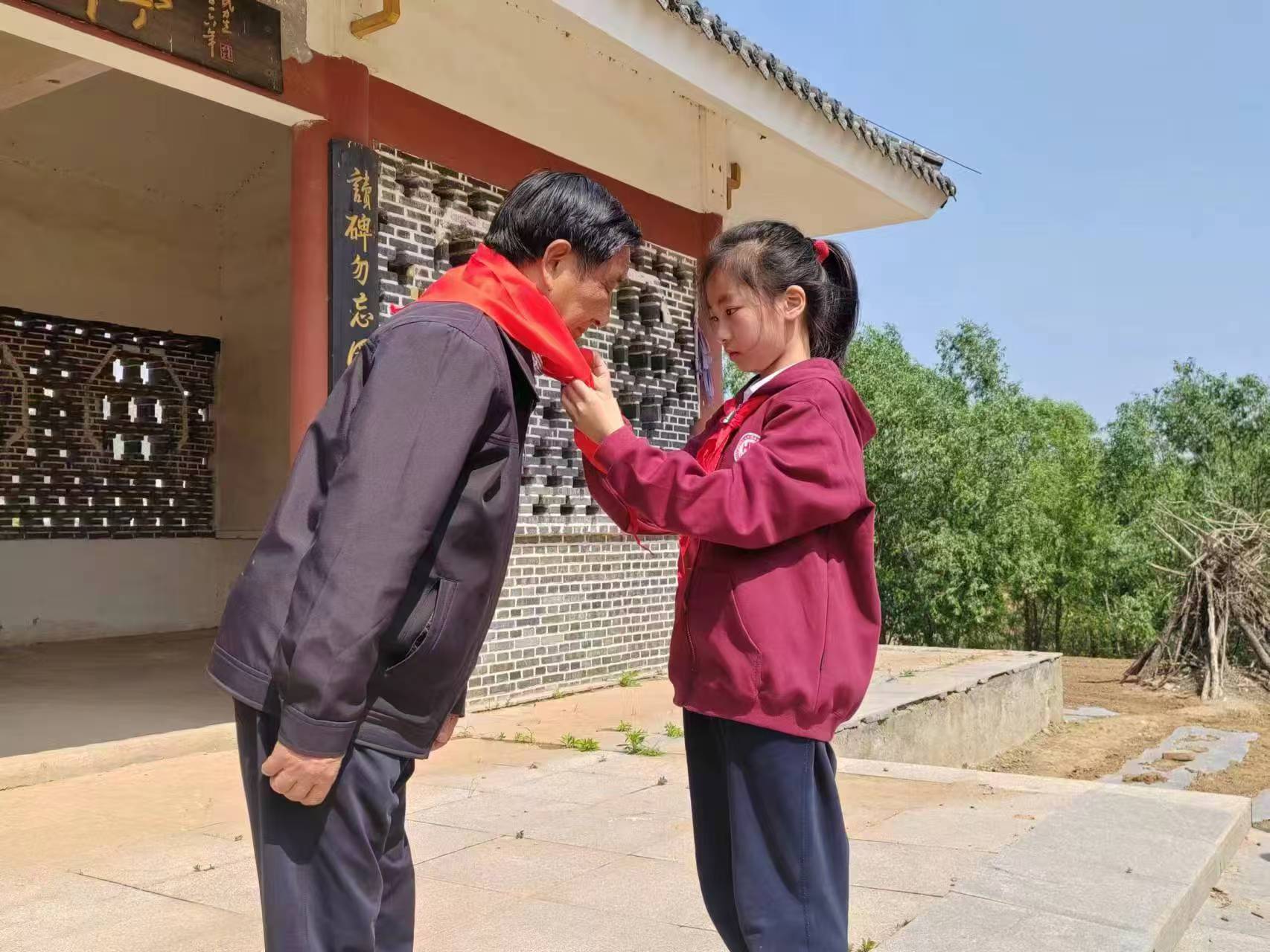 融媒·先锋丨74岁老党员,52载寻访路——崮云湖畔的“红色记忆”