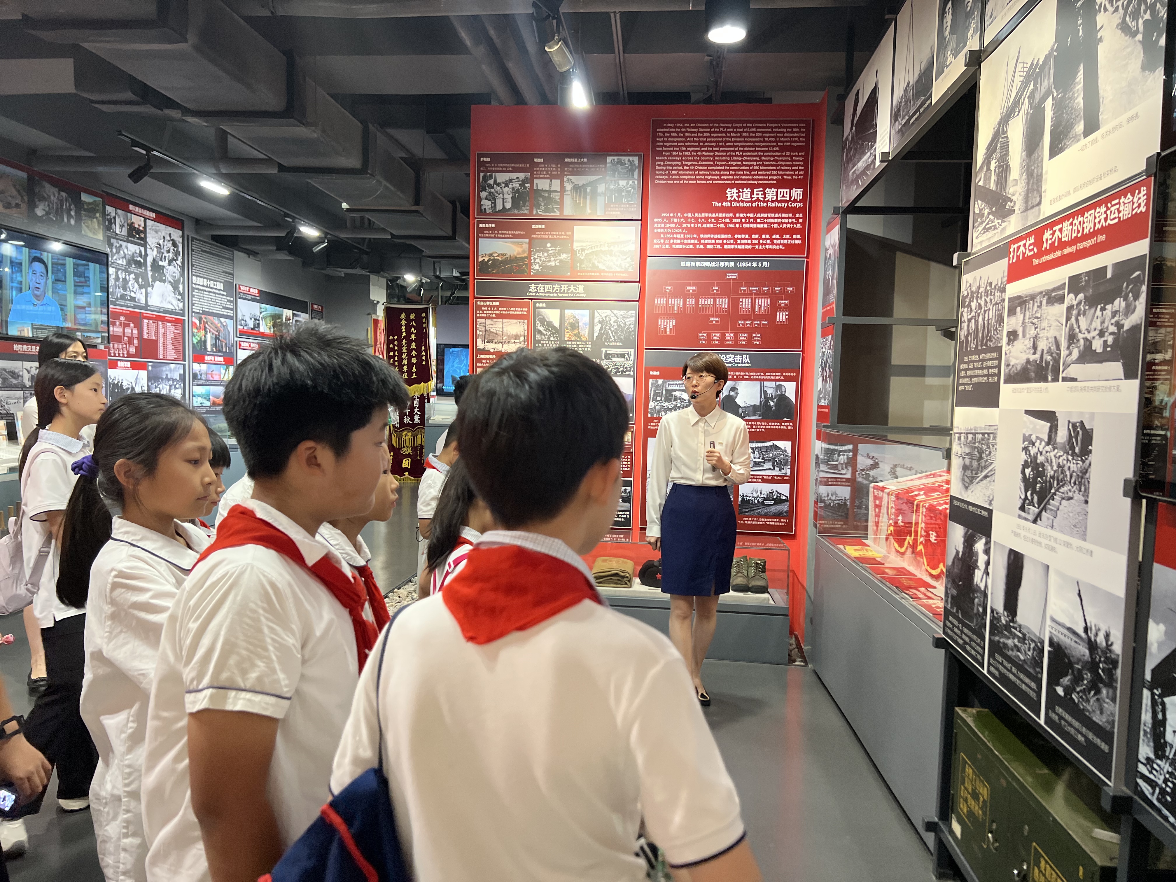 走进大国工程 点燃科技梦想 ——济南市历下区龙奥学校“三走进”活动