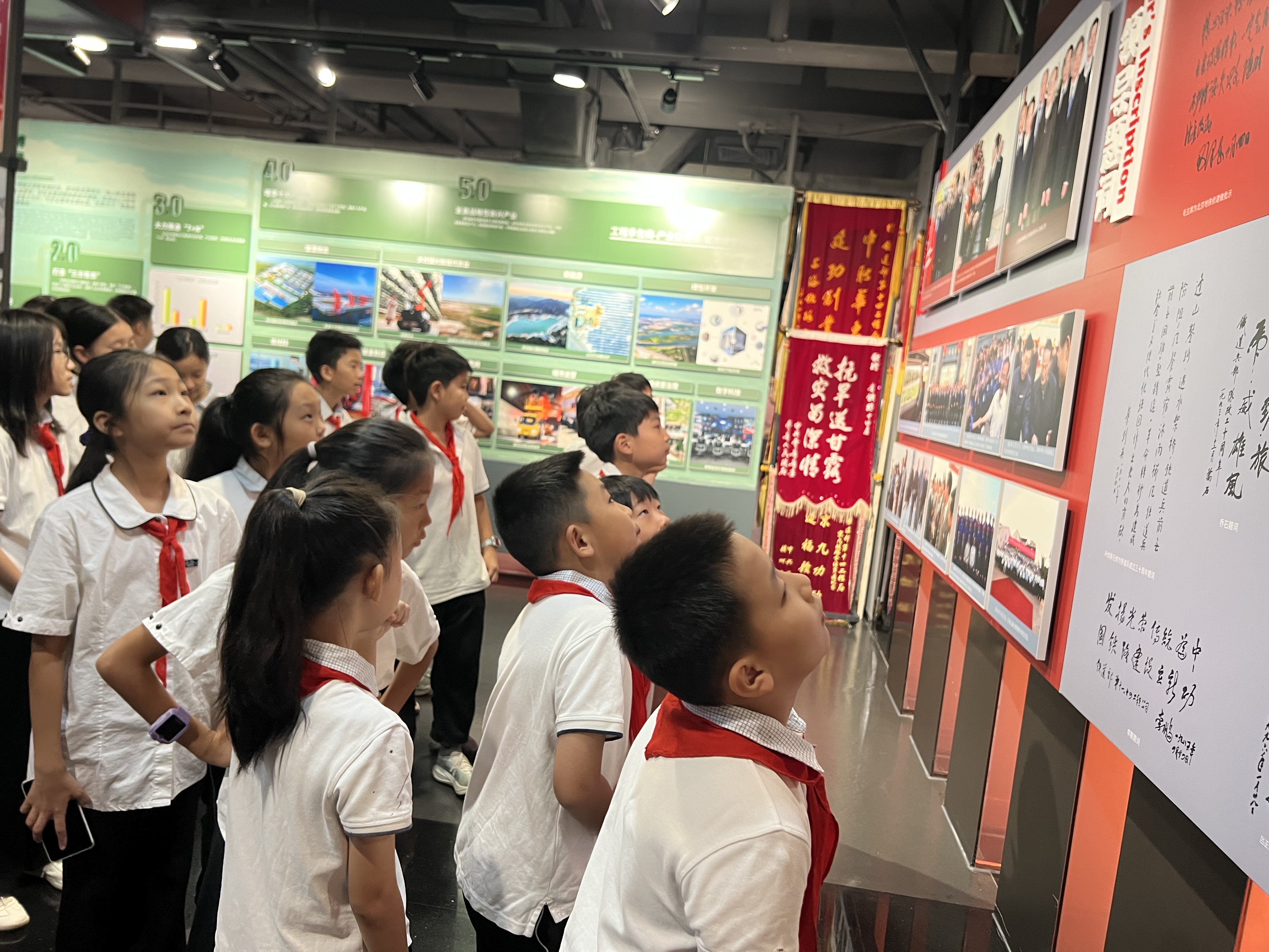 走进大国工程 点燃科技梦想 ——济南市历下区龙奥学校“三走进”活动