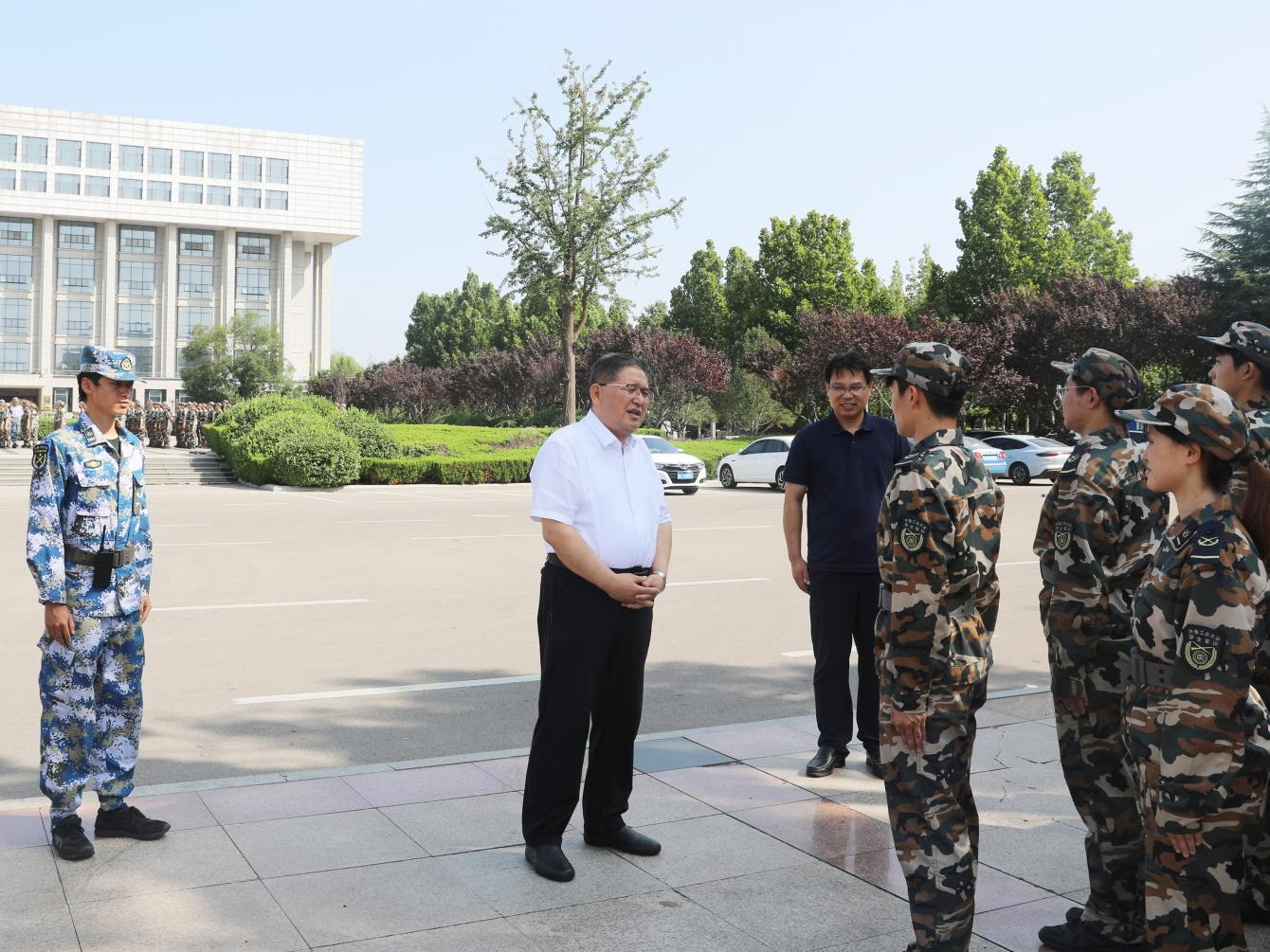 齐鲁工业大学（山东省科学院）党委书记 吴衍涛到军训现场看望慰问参训学生