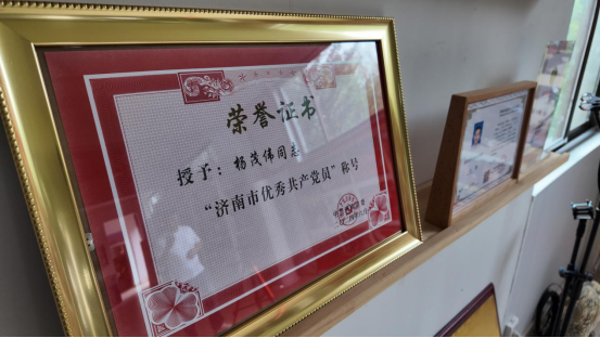 融媒·见证丨短视频成了“新农具”，拍摄成了“新农活”——直播间里的丰收曲