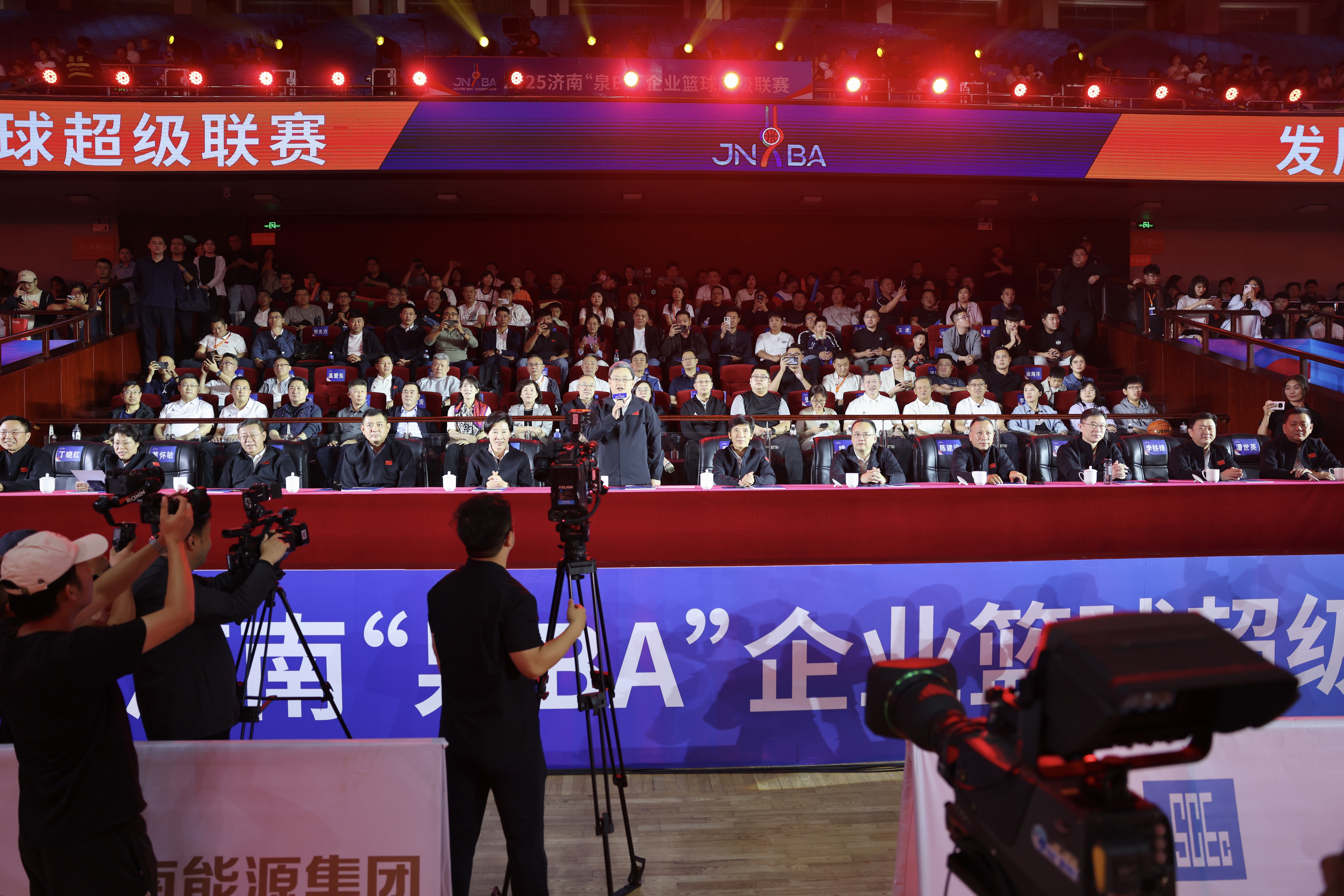 济南市长宣布开幕、巩晓彬开球,这个“草根”联赛不一般