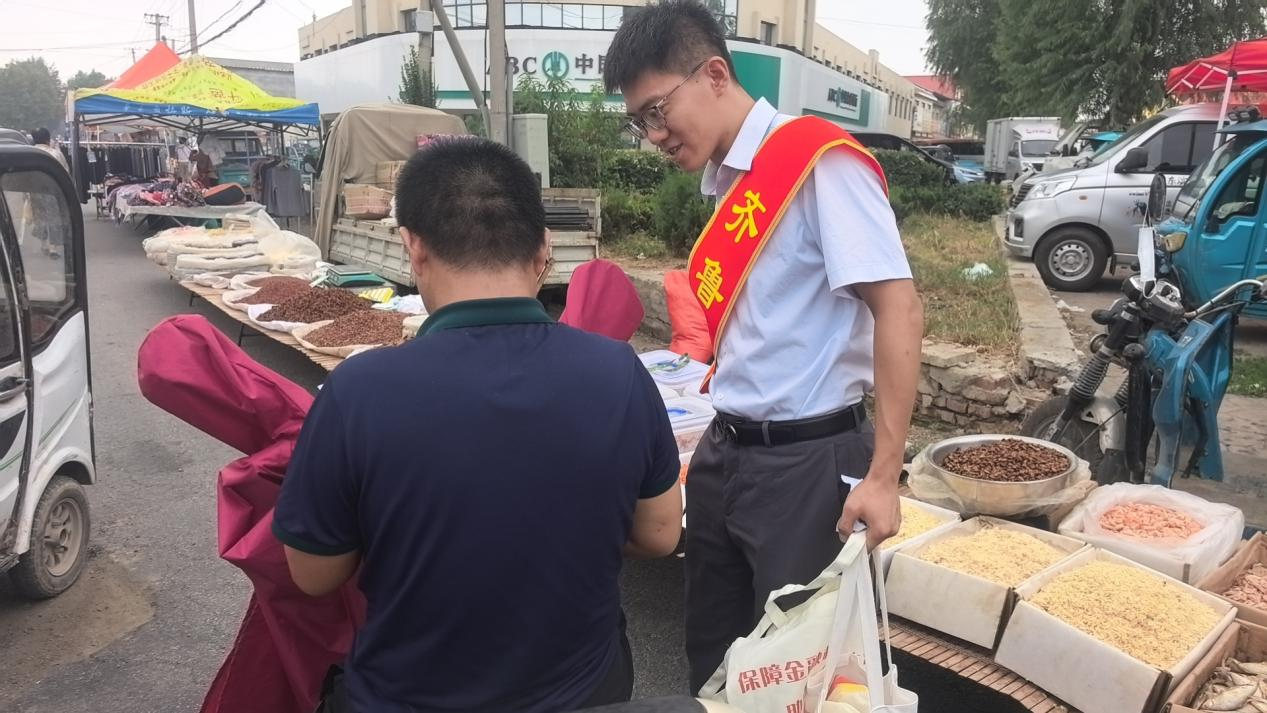 齐鲁银行天桥中心支行开展2025年金融消费者权益保护教育宣传周活动,织密金融安全防护网