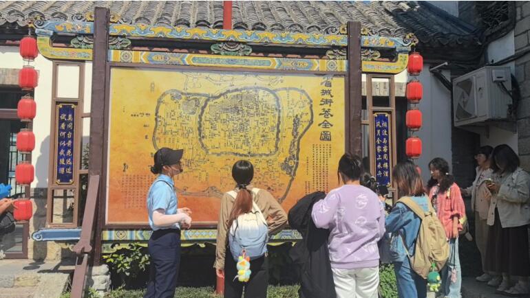 青春镜头映古街 文化传承焕新彩——“2025Passion山东・青春之旅”大学生短视频大赛采风活动圆满举行